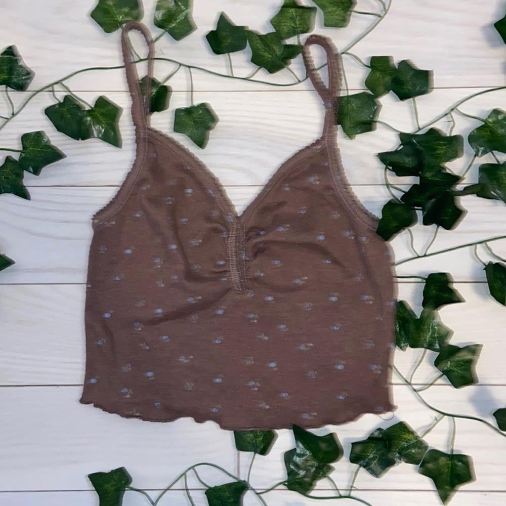 pretty little blue flowers on this brown crop top